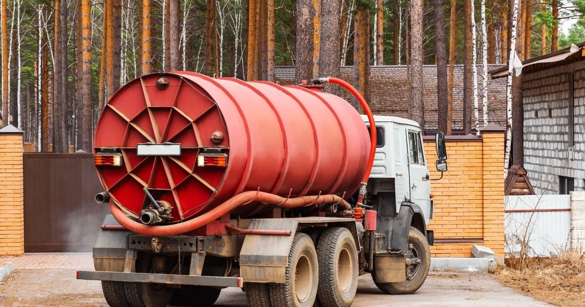 septic tank pumper truck